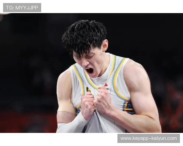曾凡博季前赛表现成焦点或成NBA留队关键展现中国球员潜力