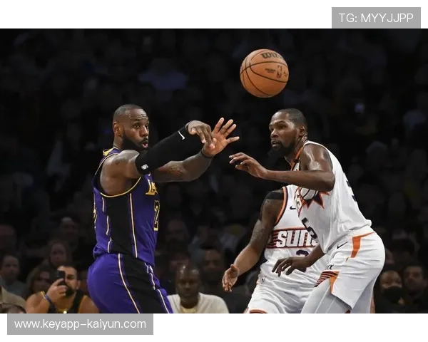NBA总裁萧华亮相雷霆揭幕战亲临见证卫冕冠军大战火箭精彩对决