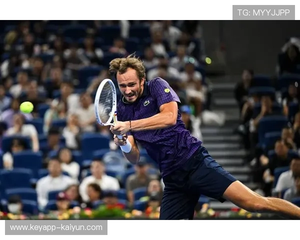 ATP巴黎大师赛梅德韦杰夫两盘击败穆纳尔,晋级下一轮